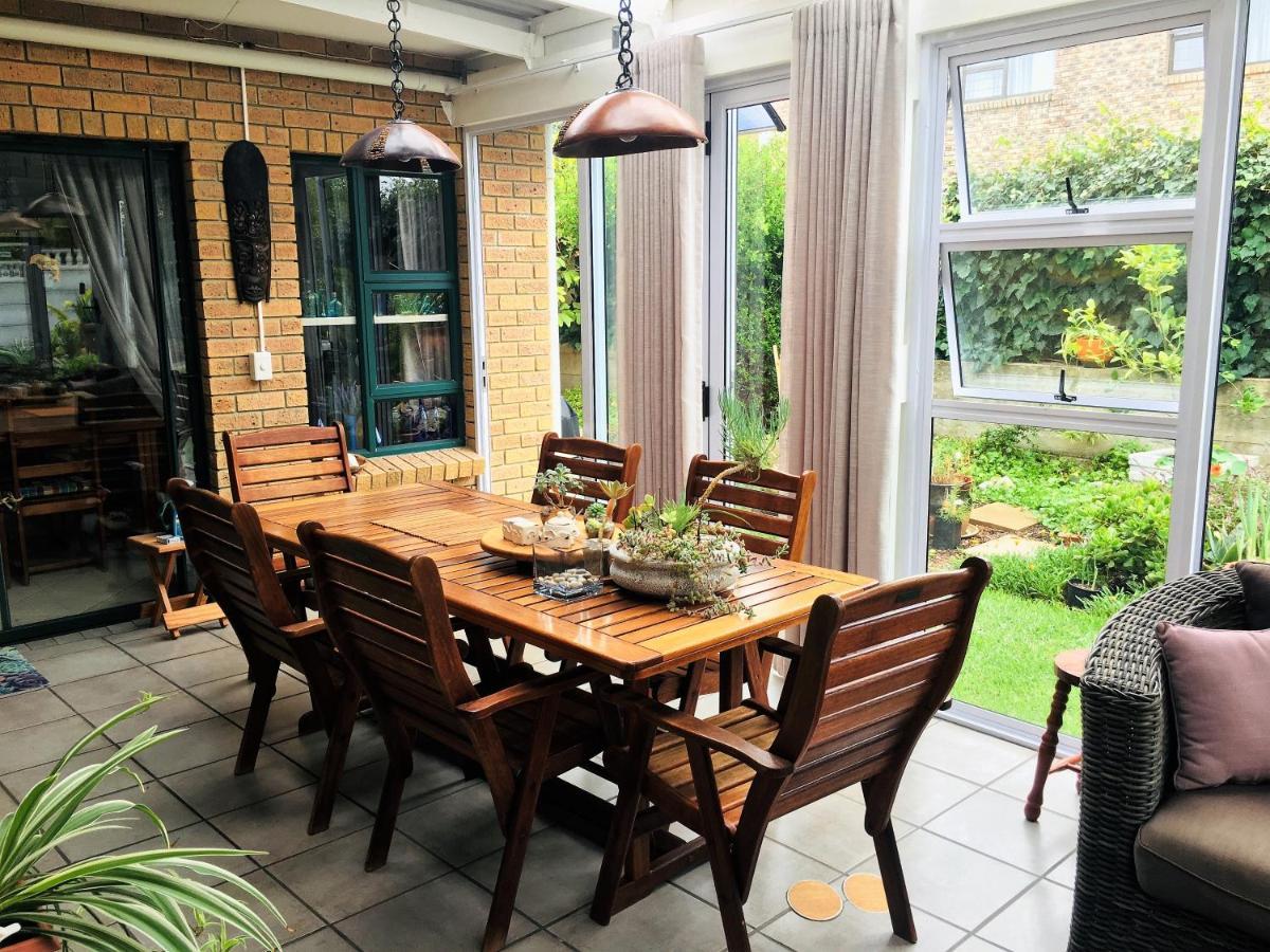 The Sun Catcher Bed & Breakfast Struisbaai Bagian luar foto