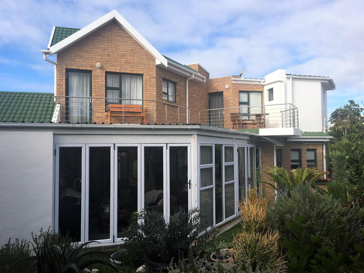 The Sun Catcher Bed & Breakfast Struisbaai Bagian luar foto