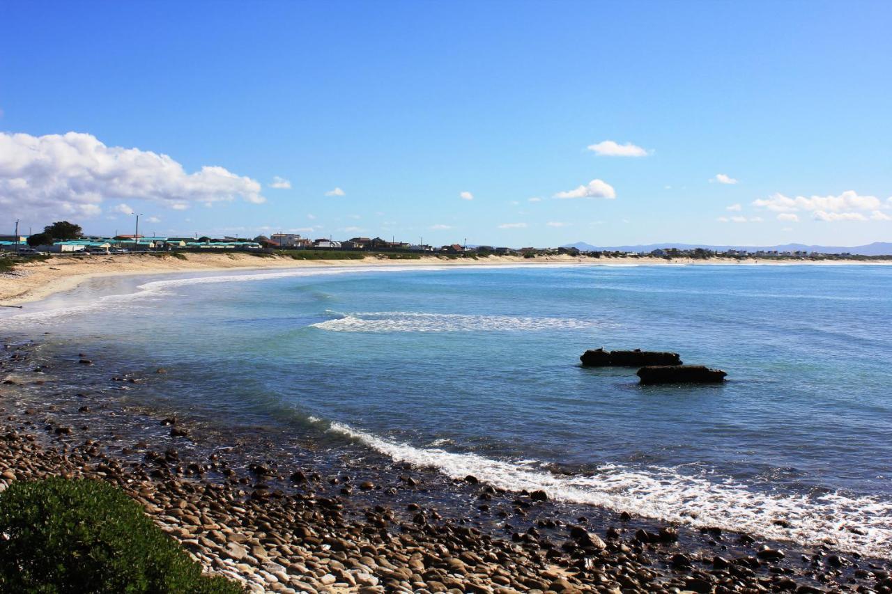 The Sun Catcher Bed & Breakfast Struisbaai Bagian luar foto