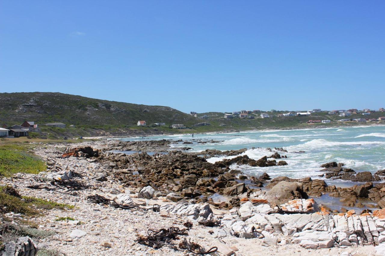 The Sun Catcher Bed & Breakfast Struisbaai Bagian luar foto
