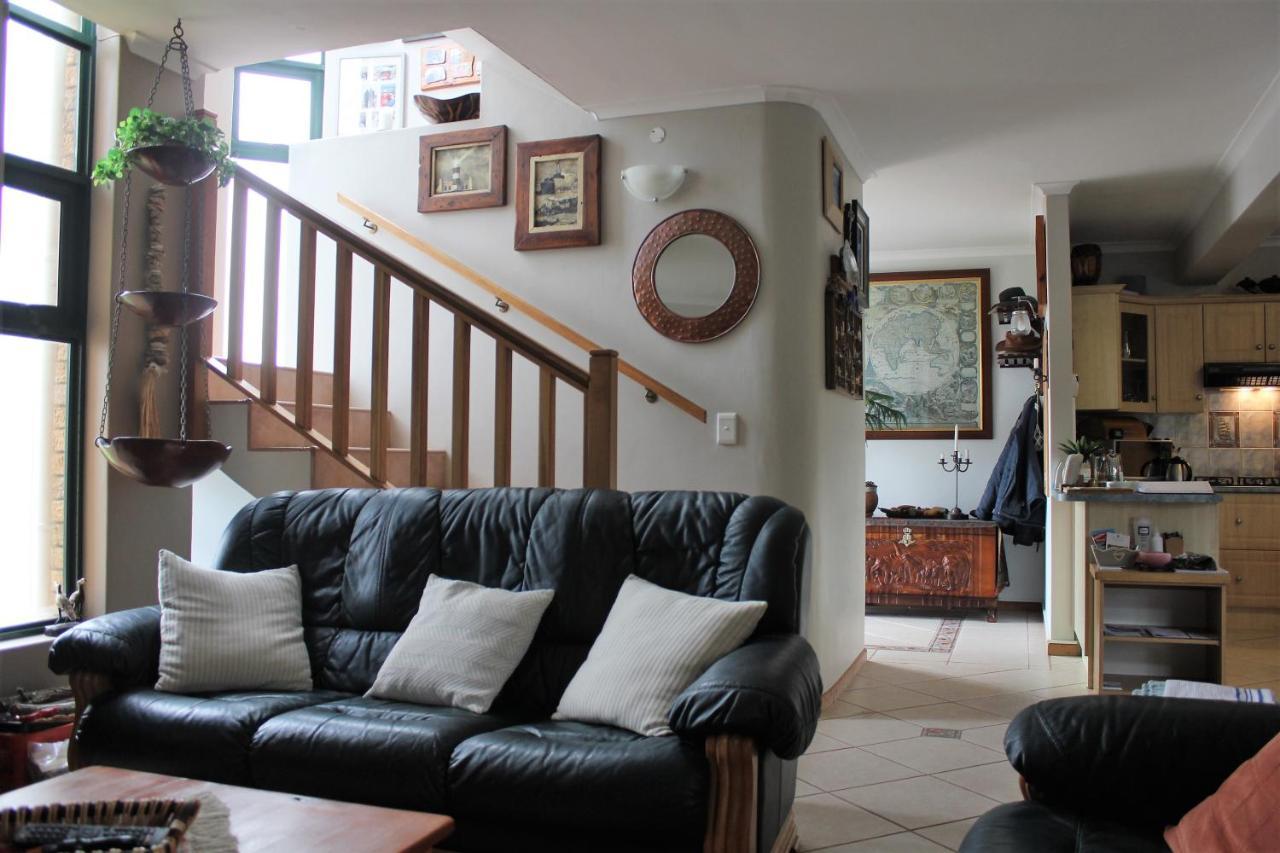 The Sun Catcher Bed & Breakfast Struisbaai Bagian luar foto