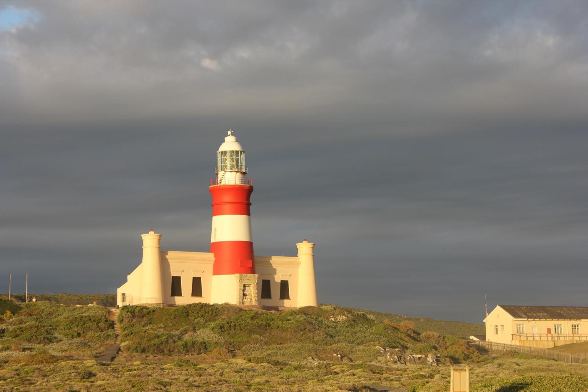 The Sun Catcher Bed & Breakfast Struisbaai Bagian luar foto