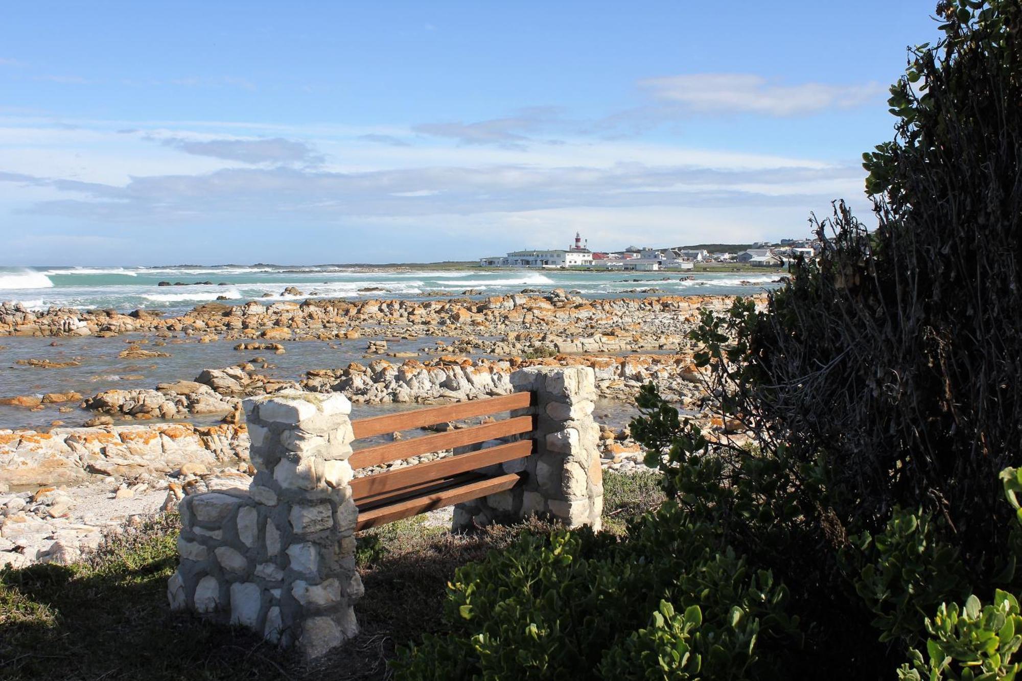 The Sun Catcher Bed & Breakfast Struisbaai Bagian luar foto
